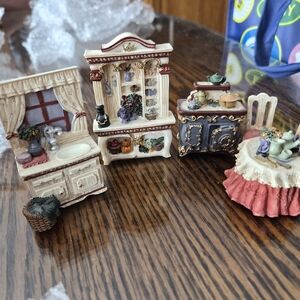 Avon Victorian Memories Miniature Furniture Set-Kitchen